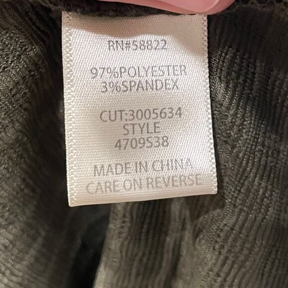 Max Studio Funnel Neck Waffle Knit Oversized Pullover Army Green - Size: Small - Picture 6 of 6